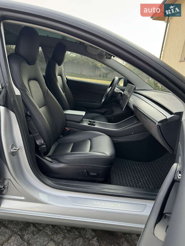 Седан Tesla Model 3 2018 в Львові