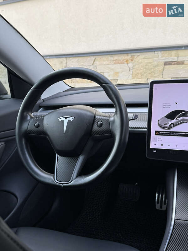 Седан Tesla Model 3 2018 в Львові