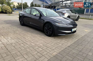 Седан Tesla Model 3 2024 в 