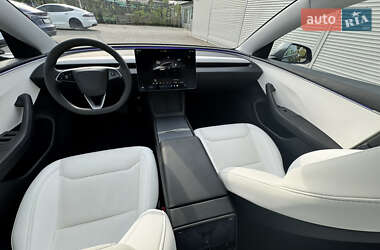 Седан Tesla Model 3 2024 в 