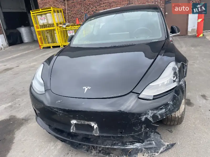 Седан Tesla Model 3 2019 в 