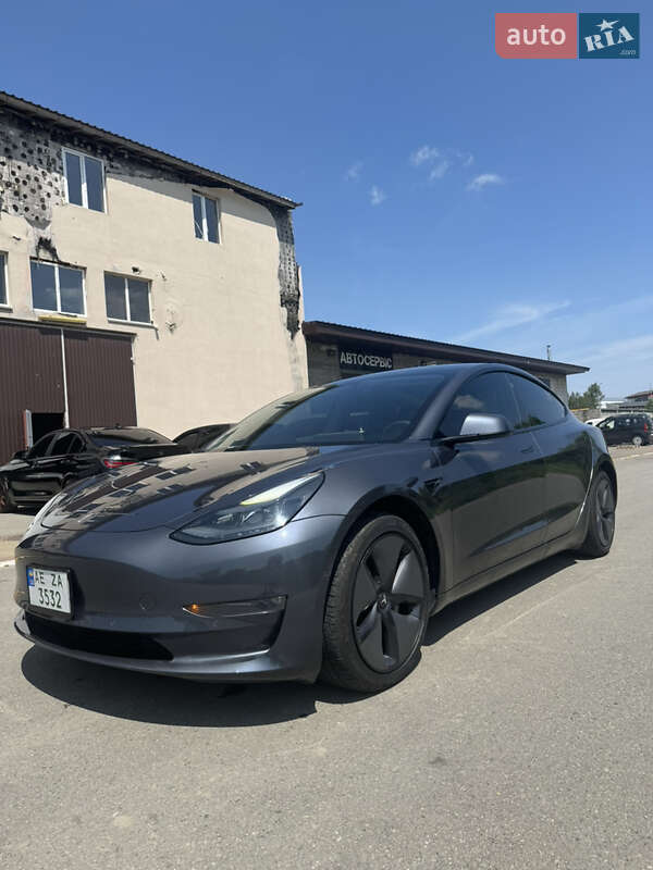 Седан Tesla Model 3 2022 в Киеве