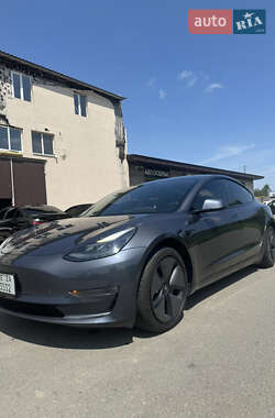 Седан Tesla Model 3 2022 в 