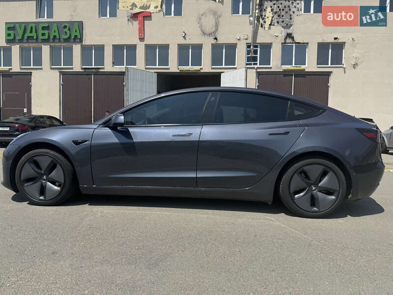 Седан Tesla Model 3 2022 в Киеве