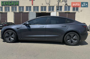 Седан Tesla Model 3 2022 в 
