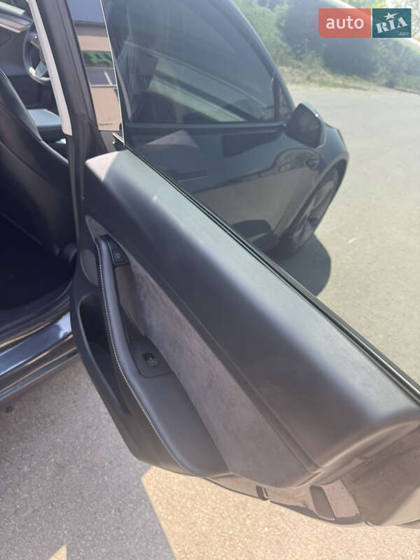 Седан Tesla Model 3 2022 в Киеве