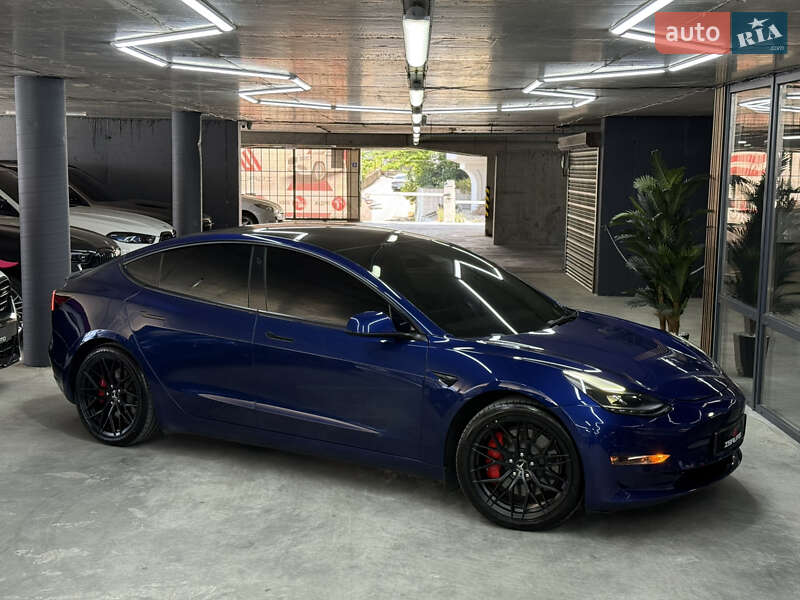 Седан Tesla Model 3 2022 в 