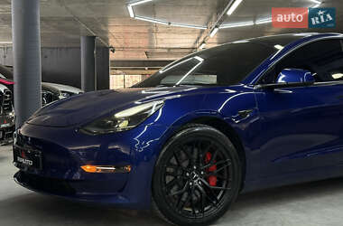 Седан Tesla Model 3 2022 в 