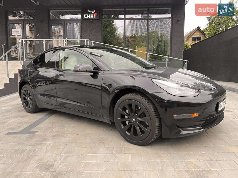 Седан Tesla Model 3 2022 в 