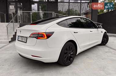 Седан Tesla Model 3 2022 в 