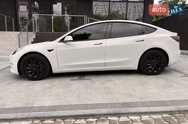 Седан Tesla Model 3 2022 в 