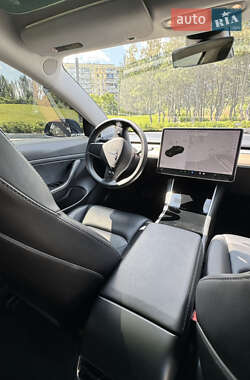 Седан Tesla Model 3 2020 в 
