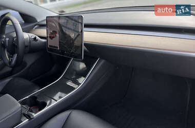 Седан Tesla Model 3 2019 в 