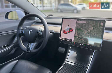 Седан Tesla Model 3 2019 в 