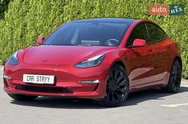 Седан Tesla Model 3 2022 в 