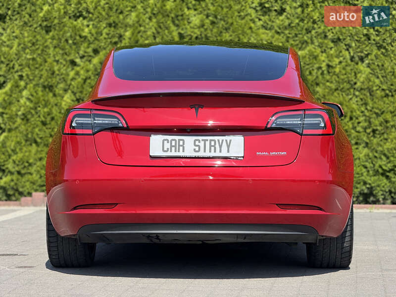 Седан Tesla Model 3 2022 в Стрые