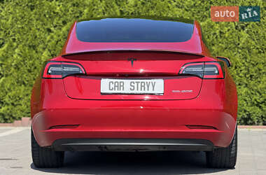 Седан Tesla Model 3 2022 в 