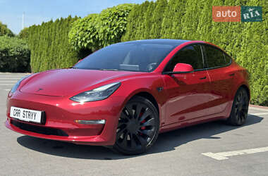 Седан Tesla Model 3 2022 в 