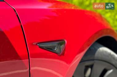 Седан Tesla Model 3 2022 в 