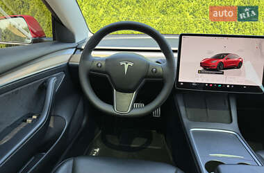 Седан Tesla Model 3 2022 в 