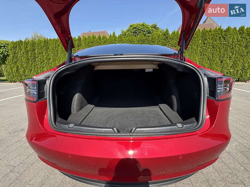 Седан Tesla Model 3 2022 в Стрые