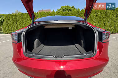 Седан Tesla Model 3 2022 в 