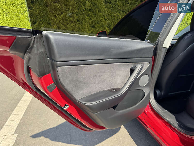 Седан Tesla Model 3 2022 в Стрые