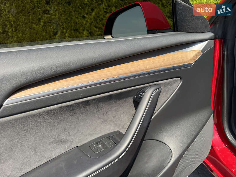 Седан Tesla Model 3 2022 в Стрые