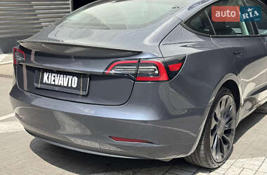 Седан Tesla Model 3 2023 в 