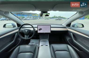 Седан Tesla Model 3 2023 в 
