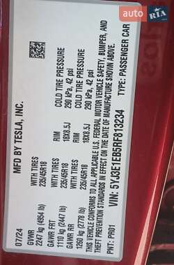 Седан Tesla Model 3 2024 в 