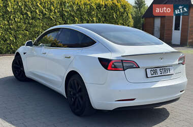 Седан Tesla Model 3 2019 в 