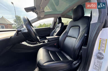 Седан Tesla Model 3 2019 в 