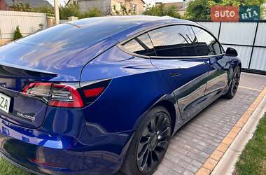 Седан Tesla Model 3 2023 в 
