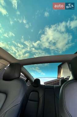 Седан Tesla Model 3 2023 в 