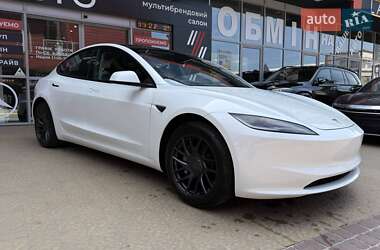 Седан Tesla Model 3 2024 в 