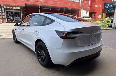 Седан Tesla Model 3 2024 в 