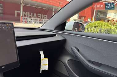 Седан Tesla Model 3 2024 в 