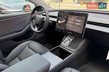 Седан Tesla Model 3 2024 в 