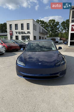 Седан Tesla Model 3 2024 в 