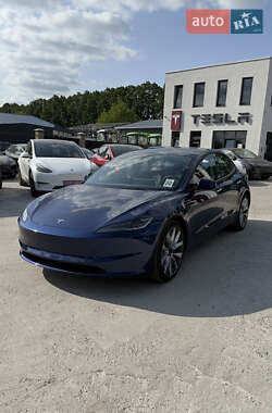 Седан Tesla Model 3 2024 в 