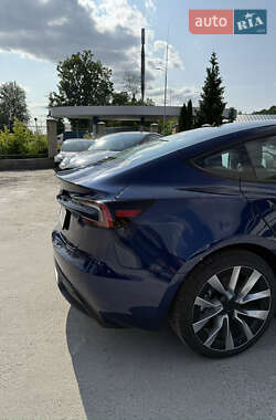 Седан Tesla Model 3 2024 в 