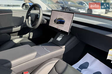Седан Tesla Model 3 2024 в 