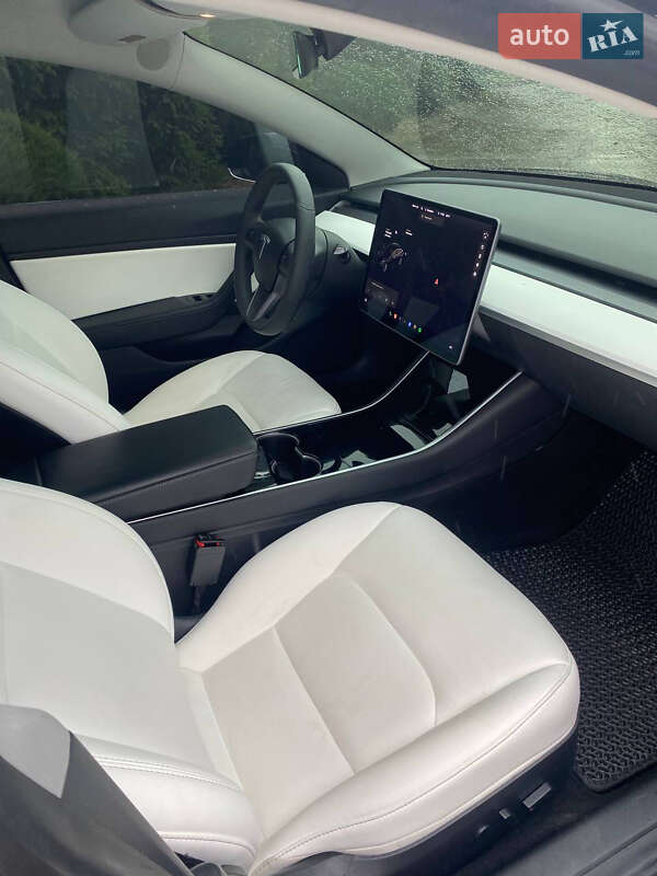 Седан Tesla Model 3 2019 в Кривому Розі