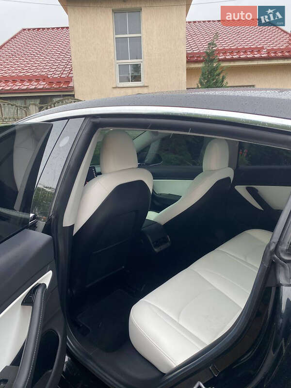 Седан Tesla Model 3 2019 в Кривому Розі