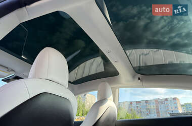 Седан Tesla Model 3 2021 в 