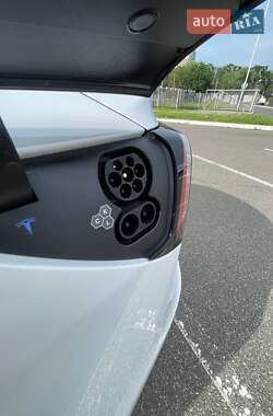 Седан Tesla Model 3 2023 в 