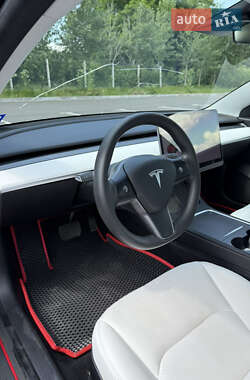 Седан Tesla Model 3 2020 в 