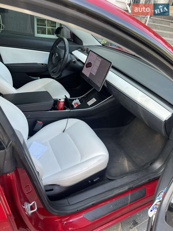 Седан Tesla Model 3 2018 в Киеве