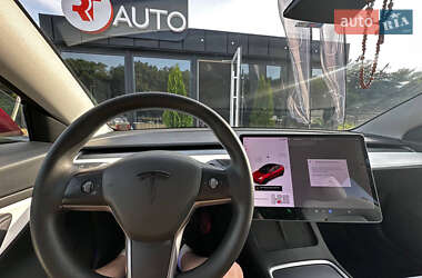 Седан Tesla Model 3 2020 в 